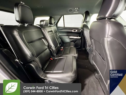 Used 2024 Ford Explorer XLT w/ Equipment Group 202A AWD/4WD image 17