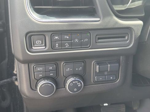 Used 2021 Chevrolet Tahoe Z71 w/ Z71 Signature Package AWD/4WD image 31