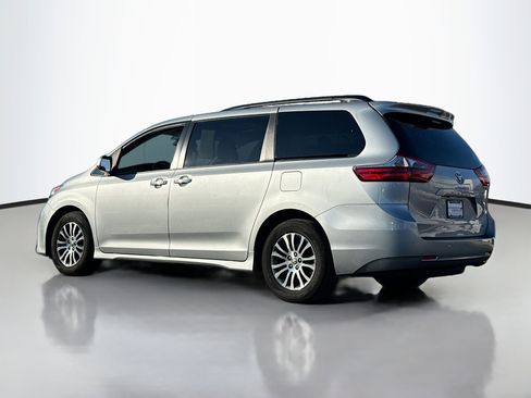 Used 2020 Toyota Sienna XLE image 15