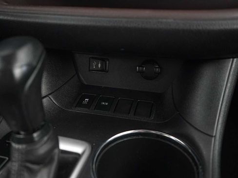 Used 2015 Toyota Highlander LE FWD image 21