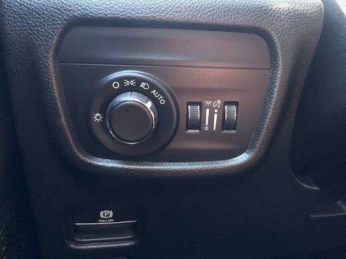 Certified 2023 Jeep Grand Cherokee Laredo AWD/4WD image 12