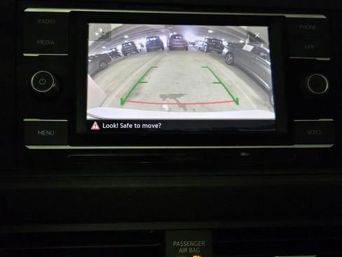 Certified 2023 Volkswagen Jetta SE w/ Panoramic Sunroof Package FWD image 23