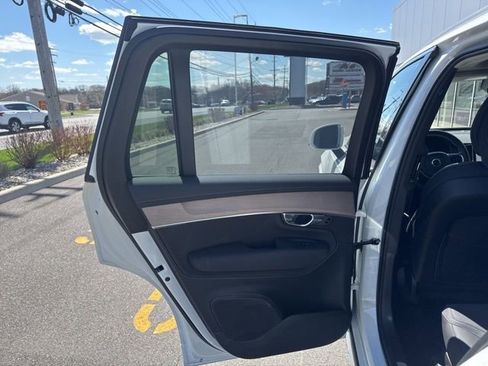 Used 2025 Volvo XC90 B6 Plus image 16