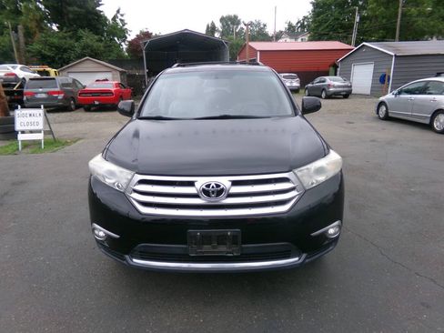 Used 2012 Toyota Highlander SE w/ Tow Pkg AWD/4WD image 2