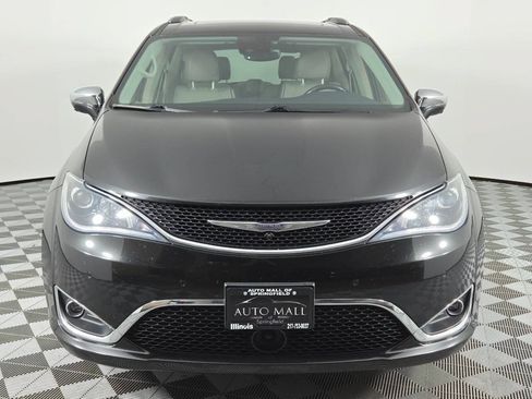 Used 2017 Chrysler Pacifica Limited FWD image 2