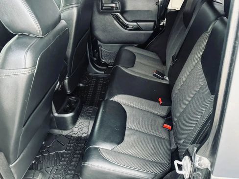 Used 2016 Jeep Wrangler Unlimited Sahara image 17