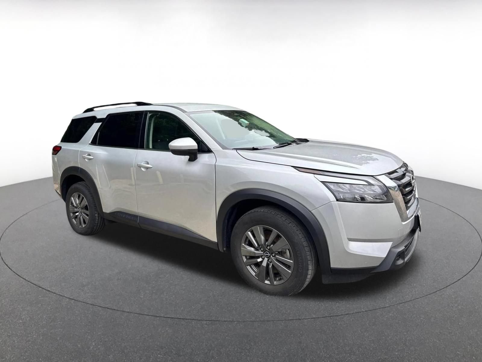 Used 2025 Nissan Pathfinder SV AWD/4WD image 2