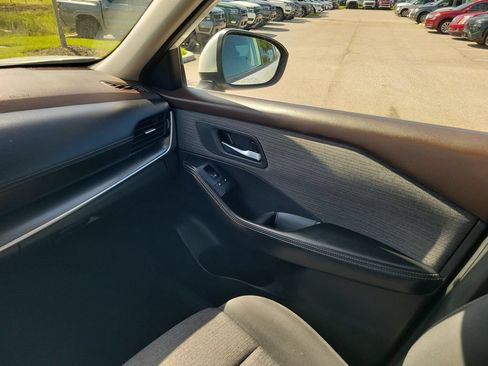 Used 2021 Nissan Rogue SV FWD image 14