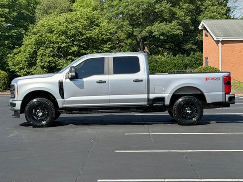Used 2023 Ford F250 XL w/ STX Appearance Package AWD/4WD image 2