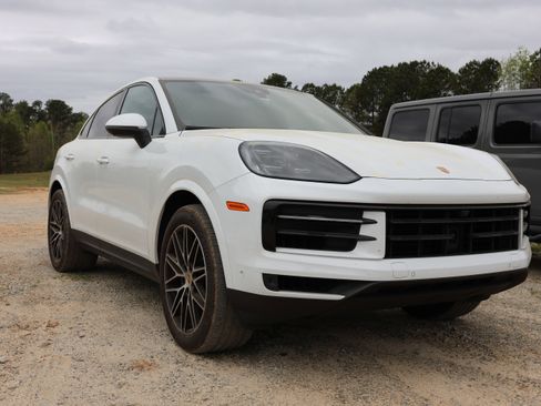 Used 2024 Porsche Cayenne Coupe image 2