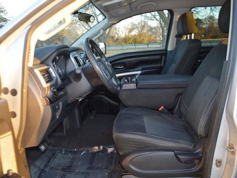 Used 2017 Nissan Titan SV image 13