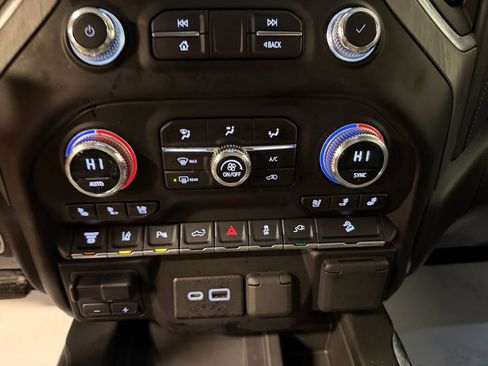 Used 2023 GMC Sierra 2500 Denali image 21