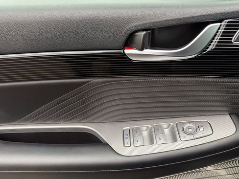 Used 2024 Hyundai Palisade Calligraphy image 8