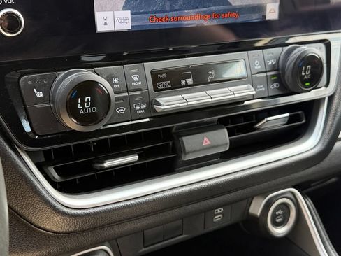 Used 2025 Toyota Grand Highlander AWD image 42