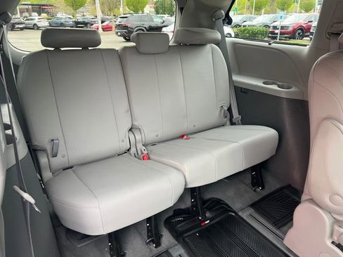Used 2020 Toyota Sienna XLE w/ XLE Navigation Package image 31