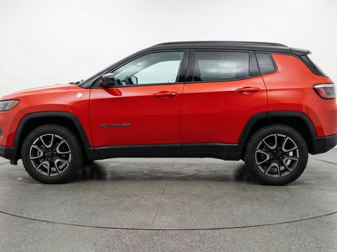 Used 2025 Jeep Compass Trailhawk AWD/4WD image 5