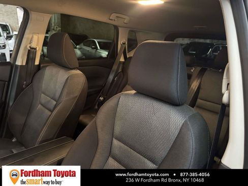 Used 2025 Nissan Rogue SV AWD/4WD image 19