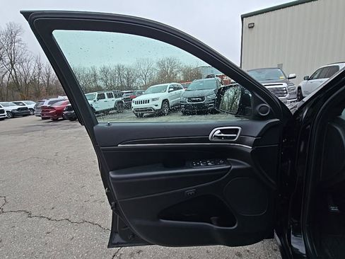 Used 2018 Jeep Grand Cherokee Limited image 20