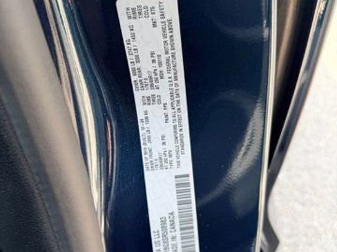 Certified 2025 Chrysler Pacifica Select image 27