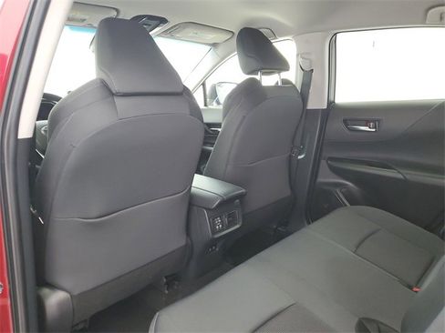 Used 2022 Toyota Venza LE image 15