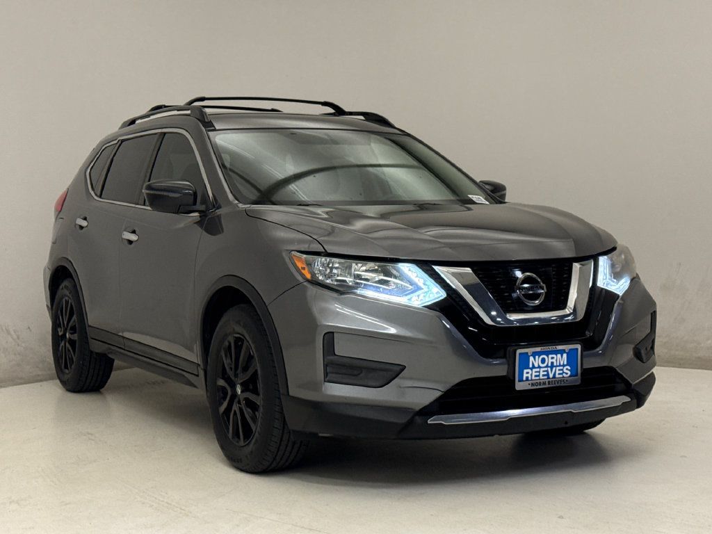 Used 2017 Nissan Rogue SV w/ Midnight Edition FWD image 4