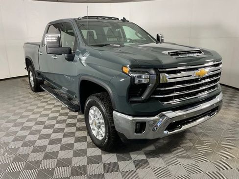 Used 2025 Chevrolet Silverado 2500 LTZ w/ LTZ Convenience Package image 3