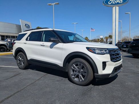 New 2026 Ford Explorer Active w/ Active Comfort Package image 2