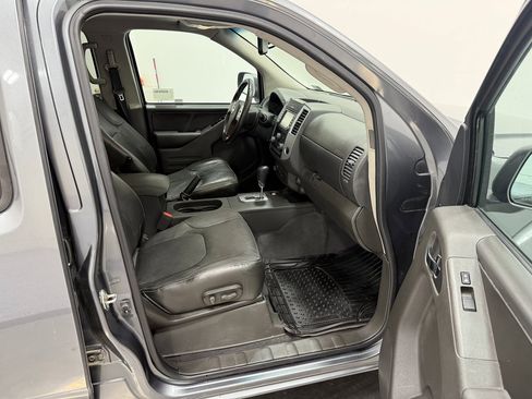 Used 2020 Nissan Frontier PRO-4X w/ Pro-4x Utility Package image 44