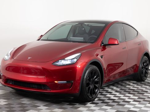 Used 2024 Tesla Model Y Long Range AWD/4WD image 2