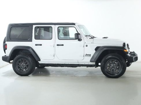 Used 2024 Jeep Wrangler Sport S image 11