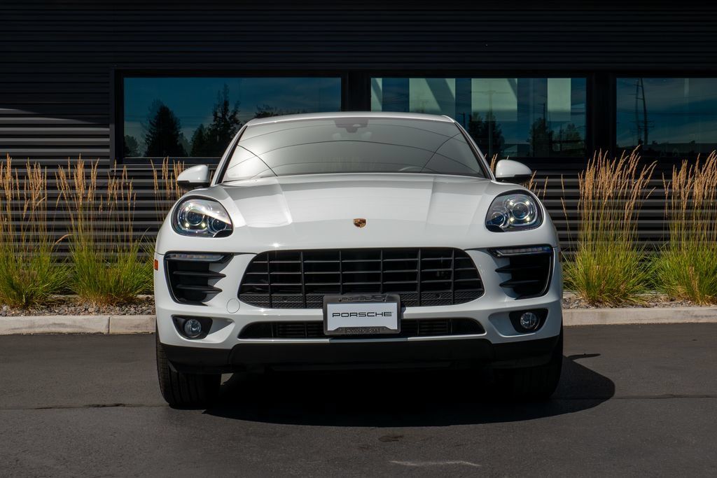 Used 2018 Porsche Macan AWD/4WD image 23