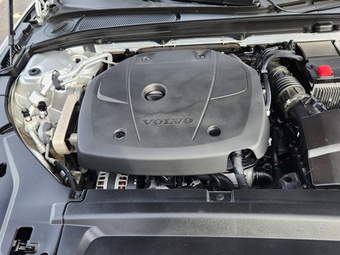 Used 2019 Volvo V90 T6 Cross Country image 21