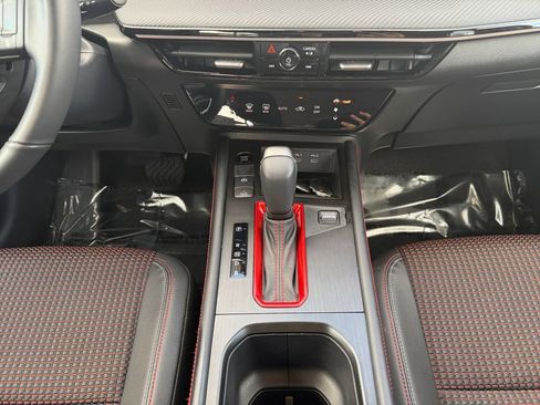 Used 2025 Nissan Kicks SR image 11