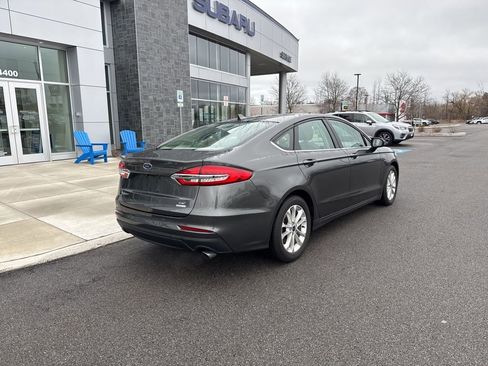 Used 2019 Ford Fusion SE image 4