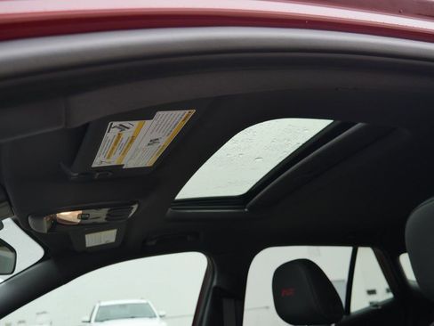 Used 2025 Chevrolet Trax RS w/ Sunroof Package image 29