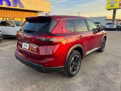 Used 2024 Nissan Rogue SV image 5