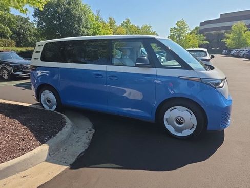 Used 2025 Volkswagen ID. Buzz 1st Edition AWD/4WD image 23