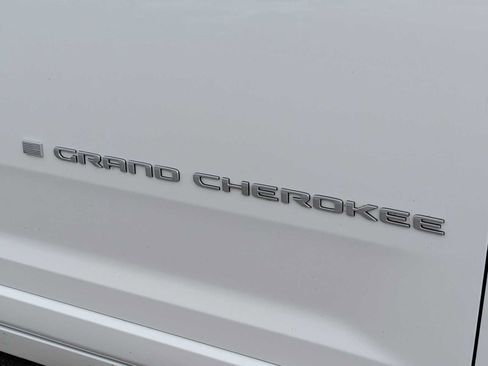 Used 2024 Jeep Grand Cherokee Overland w/ Trailer Tow Package AWD/4WD image 12