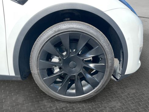 Used 2022 Tesla Model Y Long Range AWD/4WD image 14