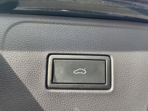 Certified 2021 Volkswagen Atlas SEL Premium image 11