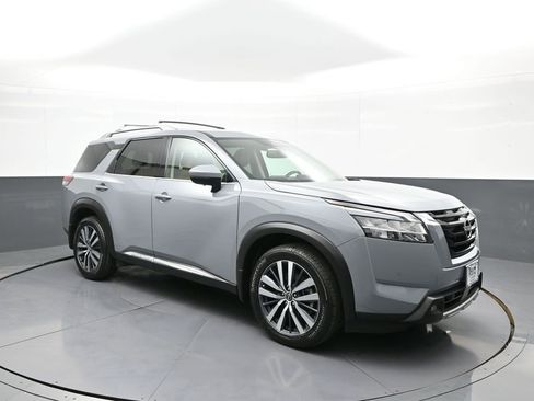 Used 2022 Nissan Pathfinder Platinum w/ Cargo Package image 4