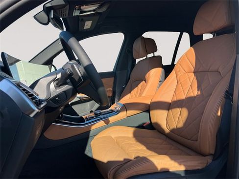 New 2026 BMW X5 xDrive50e image 9