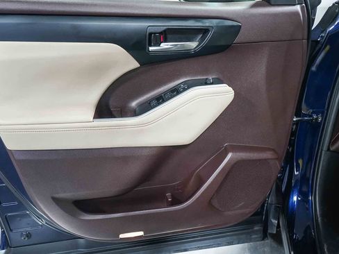 Certified 2020 Toyota Highlander XLE FWD image 23