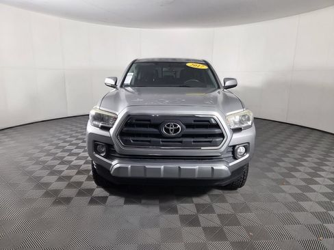 Used 2017 Toyota Tacoma TRD Sport RWD image 3