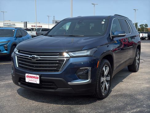 Certified 2023 Chevrolet Traverse LT w/ LT Premium Package AWD/4WD image 2