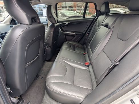 Used 2015 Volvo V60 T5 Premier image 17