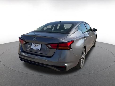 Used 2025 Nissan Altima 2.5 SV FWD image 11