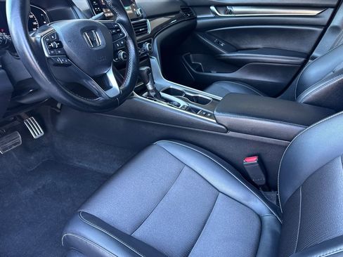 Used 2018 Honda Accord Sport image 11