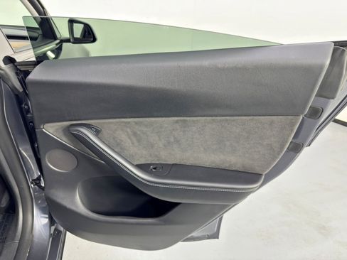 Used 2021 Tesla Model Y Long Range image 46