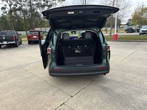 New 2026 Toyota Sienna XLE image 31